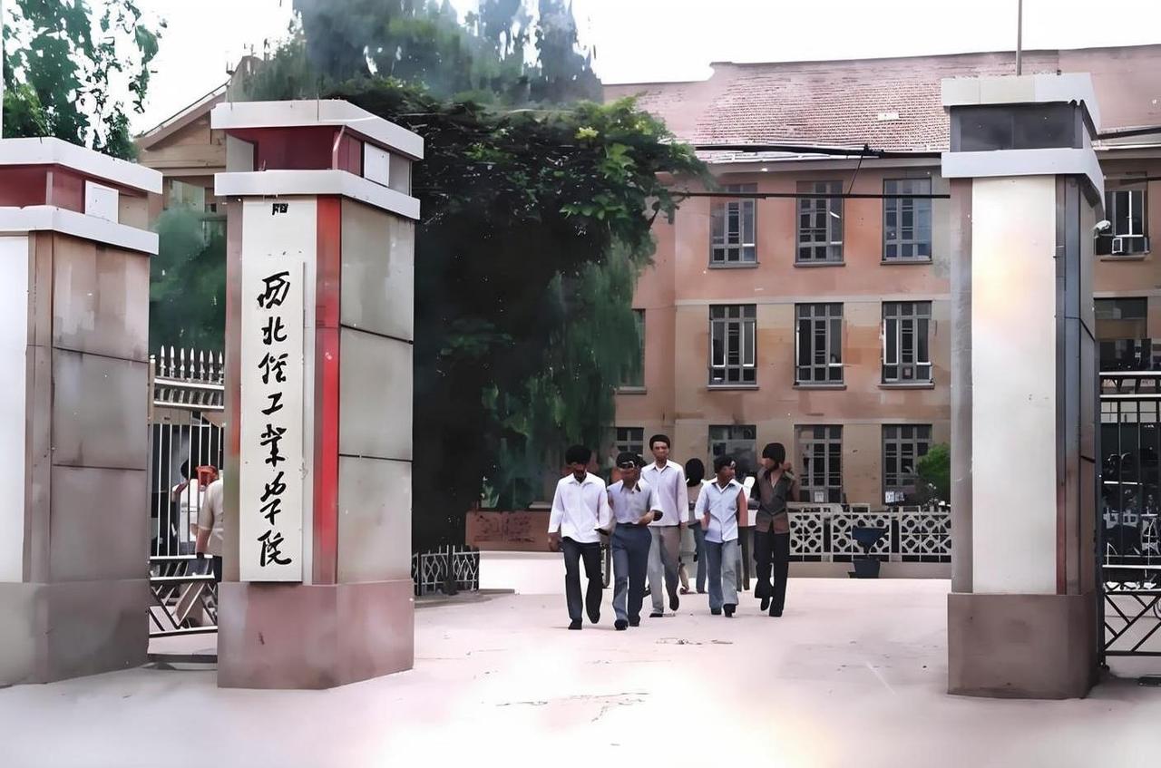 回顾咸阳高等教育版图的变迁，有三所曾经扎根主城区的大学，各自演绎了不同的迁徙升格