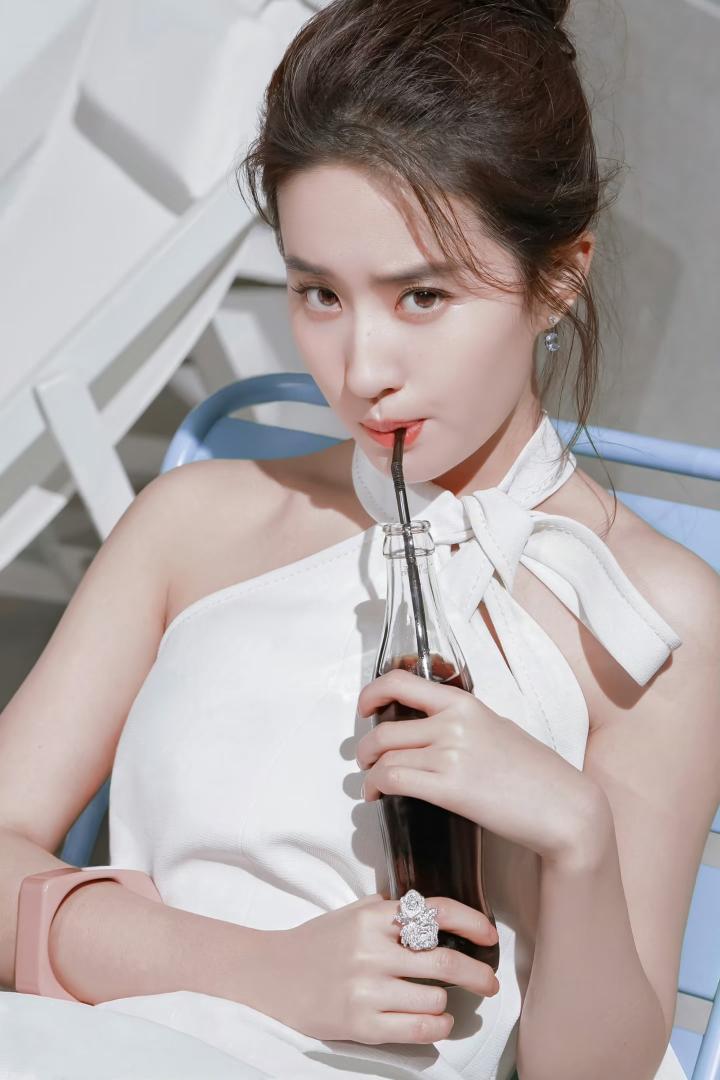 刘亦菲清纯照夏日甜心刘亦菲