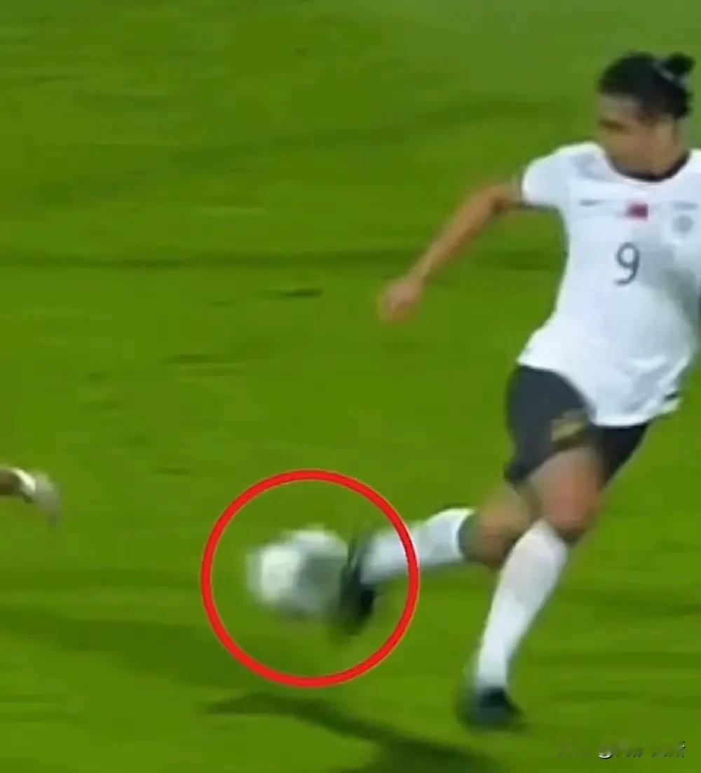 国足对阵巴林的比赛，可谓是从天堂跌入地狱，再从地狱飞入天堂，如果你在现场，那真的