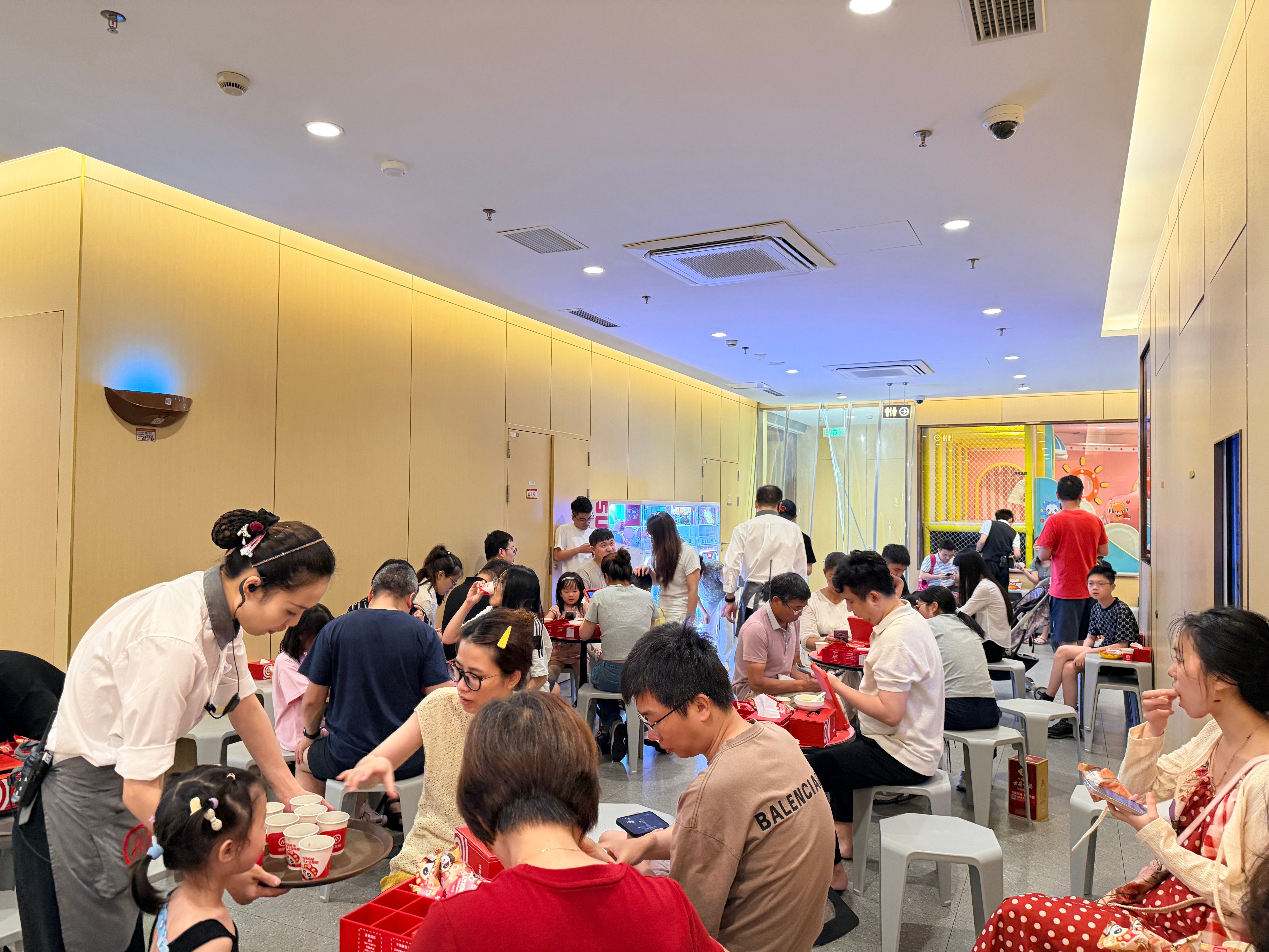顺利回杭！又困又饿直接来干饭了海底捞周末又爆满出发的时候小程序显示不排队到了就要