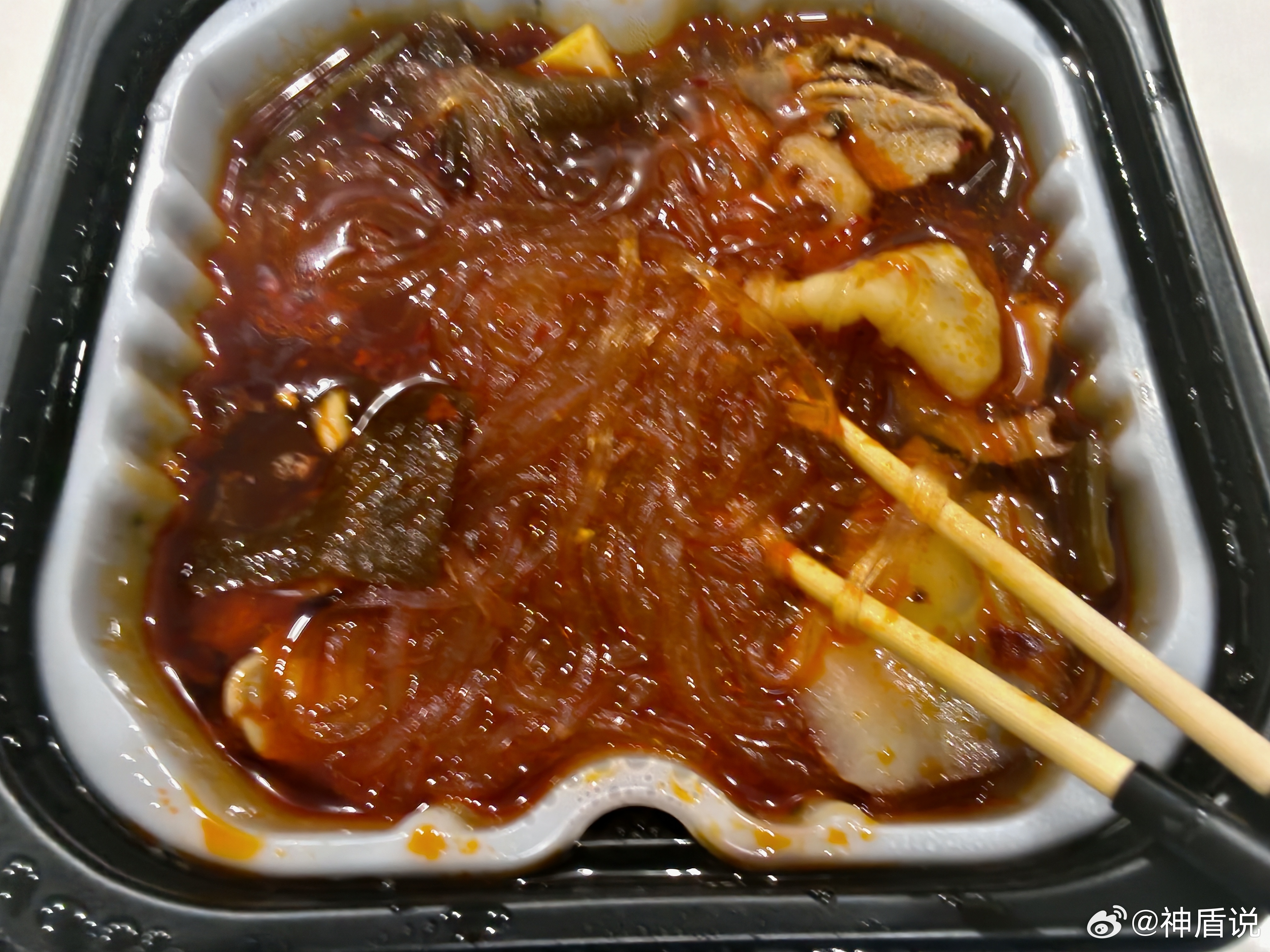 茉莉奶白 爆单我的加班餐，茉莉奶白配自热锅，我是中国人，我吃中国的东西。 