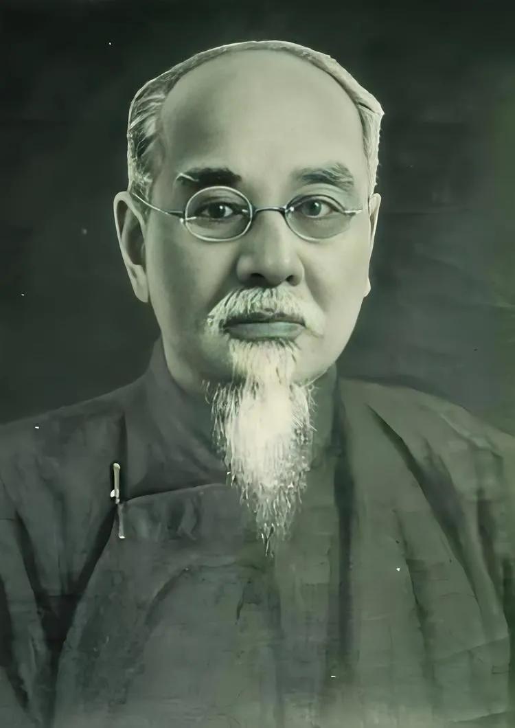 [太阳]1943年，国民政府主席林森，意外遭遇车祸，不久离开人世，蒋介石叫来戴笠