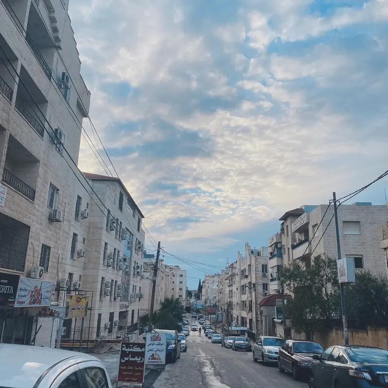 美以对伊朗动武的影响可太大了。军事上，2月28日美以发动联合军事打击，打击范围广