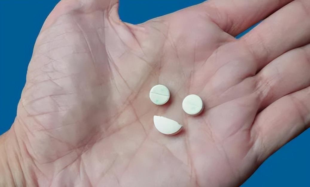 高血压长期服用氨氯地平，这3种错别再犯，不然等于白吃药

氨氯地平在高血压用药里