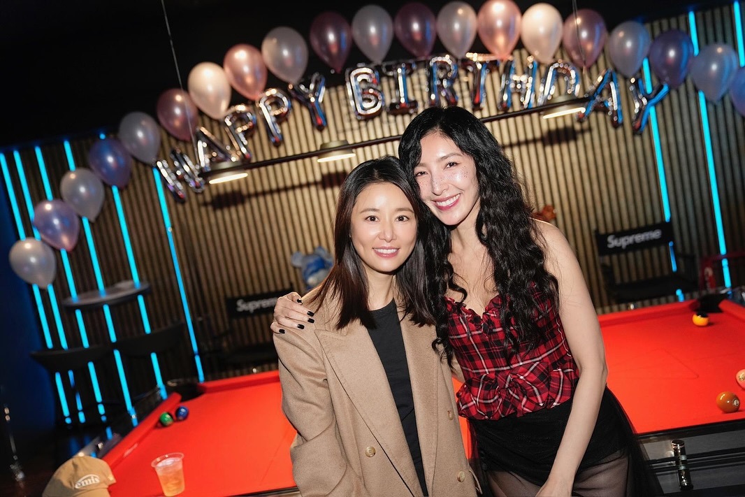 杨谨华47岁荒唐又可爱的生日派对 好多人啊 ：林心如、许玮甯、谢盈萱、王心凌、柯