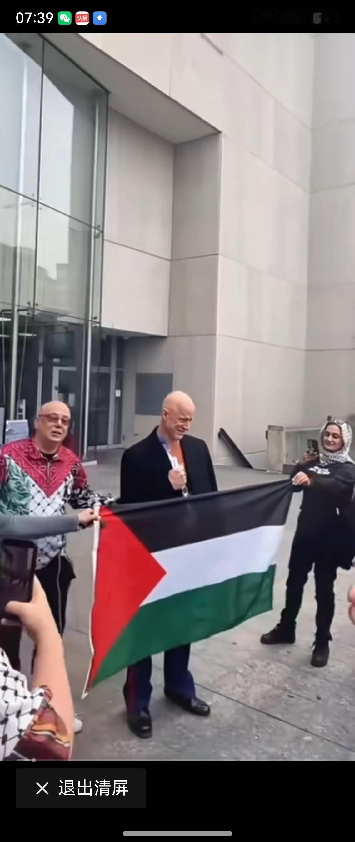 骨气老兵麦金尼斯出院了。

当地时间3月4日，美国国会参议院军事委员会正就军事策