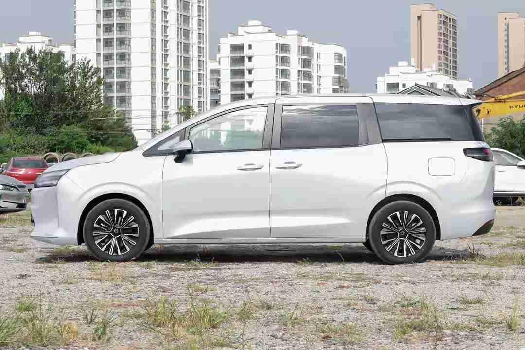 我的今日状态：😁轻松愉快
我这里的天气：☀️晴天
卖汽车的商家4S店的话不可全