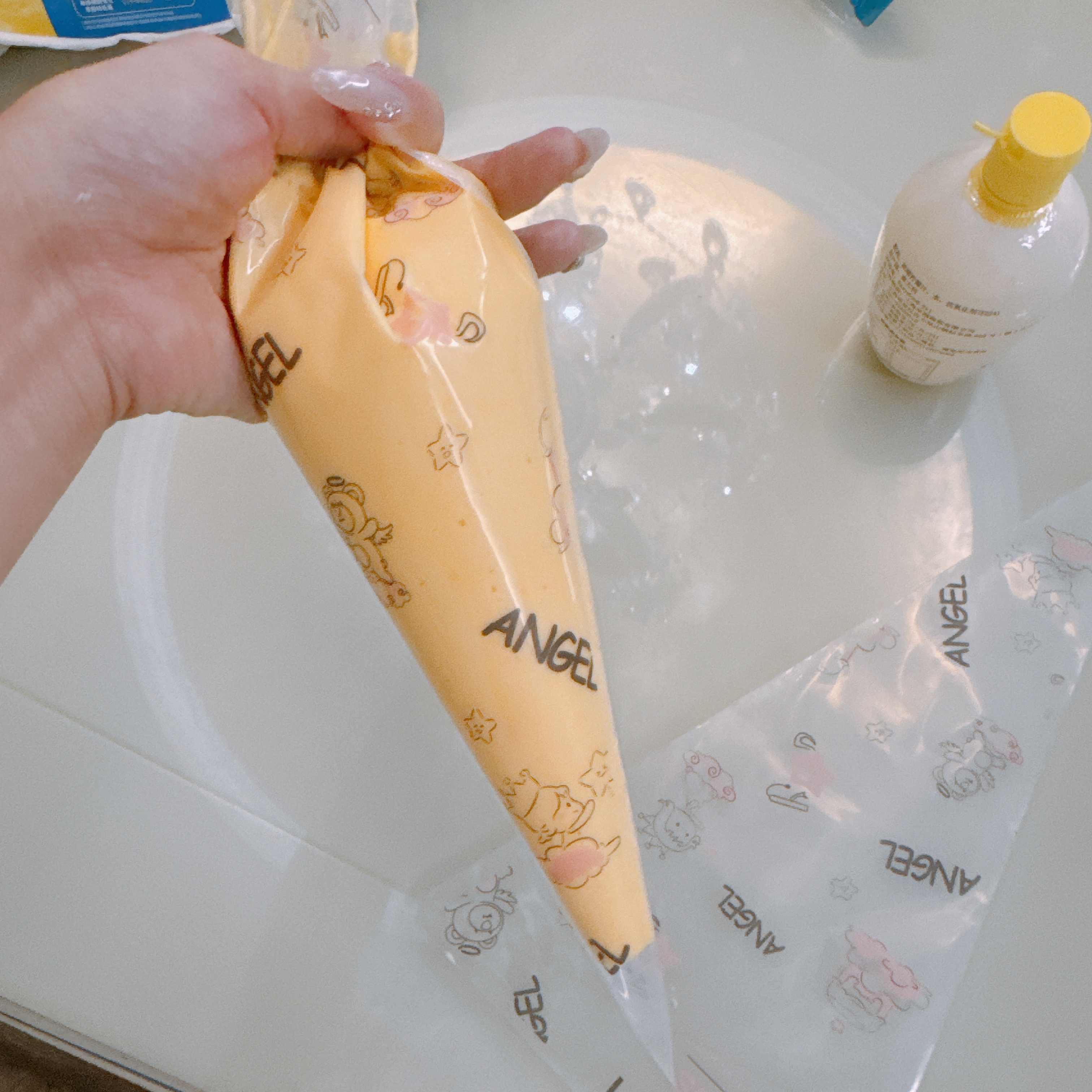 我这一晚上！！真的折腾死我了做了那个无糖蛋奶酥带回去给绾绾们做了三炉！！还给了我