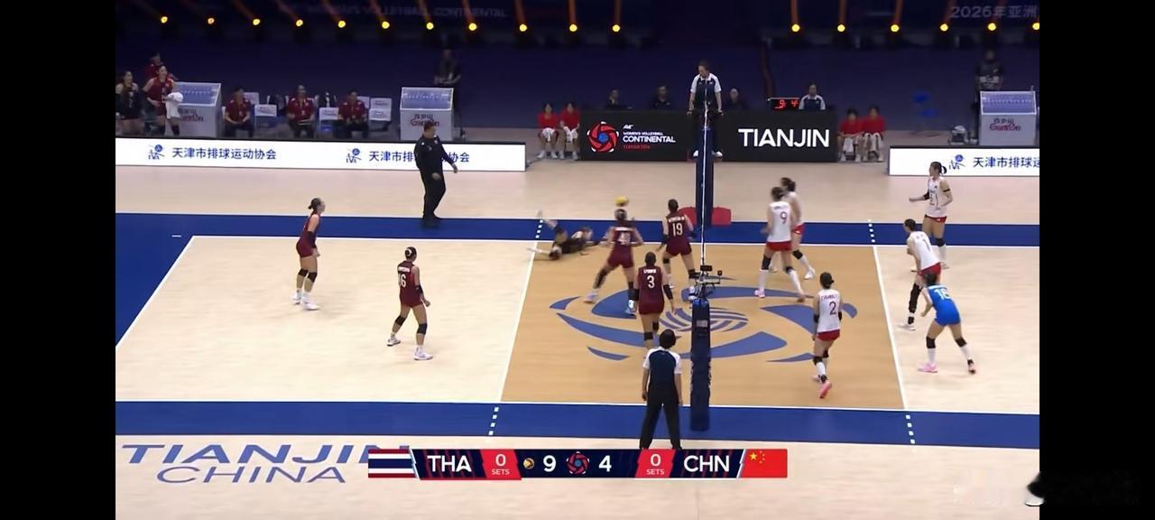 20:25！中国女排先失一局，莫非泰国女排真是强队杀手？
女排亚锦赛决赛中国女排