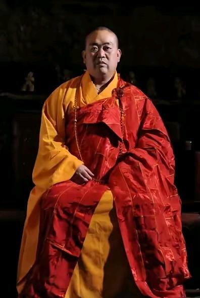 一个和尚居然把佛门的那些清规戒律全部抛除脑后，所🈶的清规戒律都犯了，真是不知道