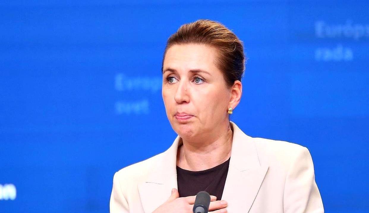 外交突发！
一张地图惹怒冰岛，召见美大使，多国领土被美国国旗覆盖。
 
当地时间