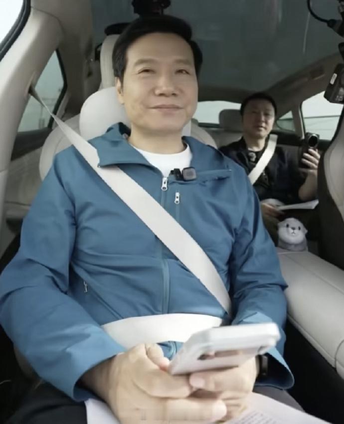 雷军回应被贴上营销大师标签雷军回应是否做10万以内车型雷总确实是自带流量的，就是