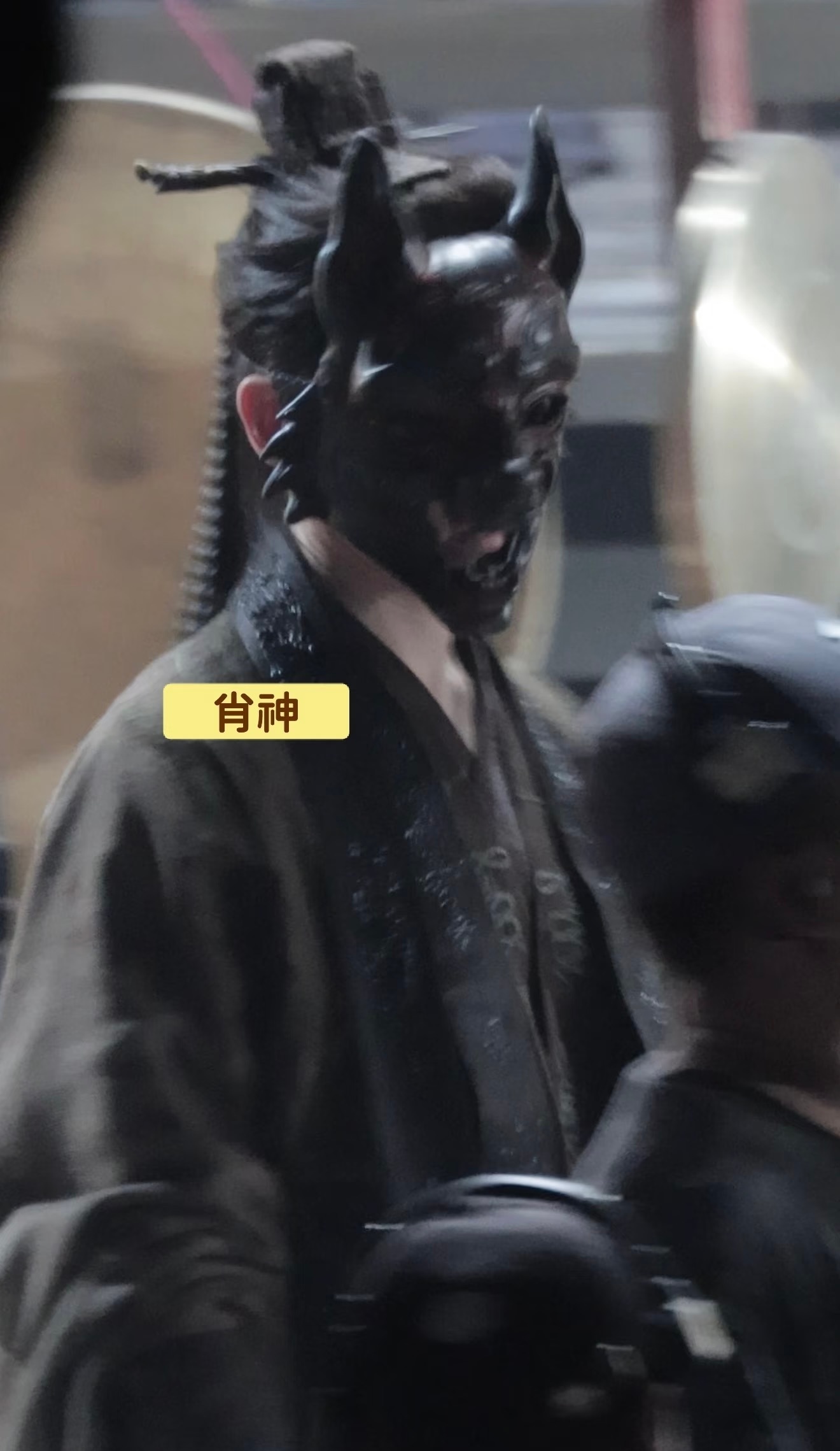这面具戴上谁能认得出侯明昊 ​​​