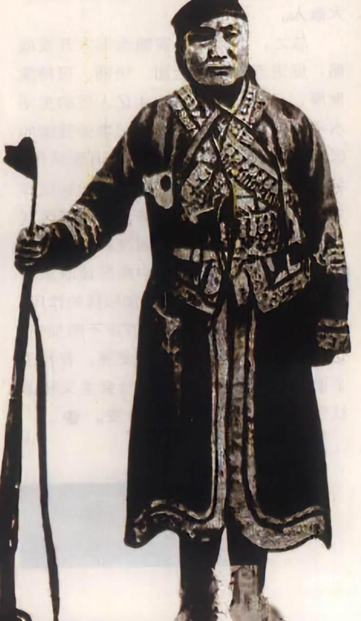 1924年，苏联博物馆展出了一颗狰狞的头颅。这可不是普通的头颅，这可是让中蒙俄三