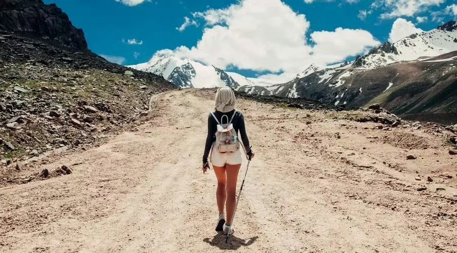 “人与人之间是有磁场的你跟对的人在一起你会越来越好你如果跟不对的人在一起你的身体