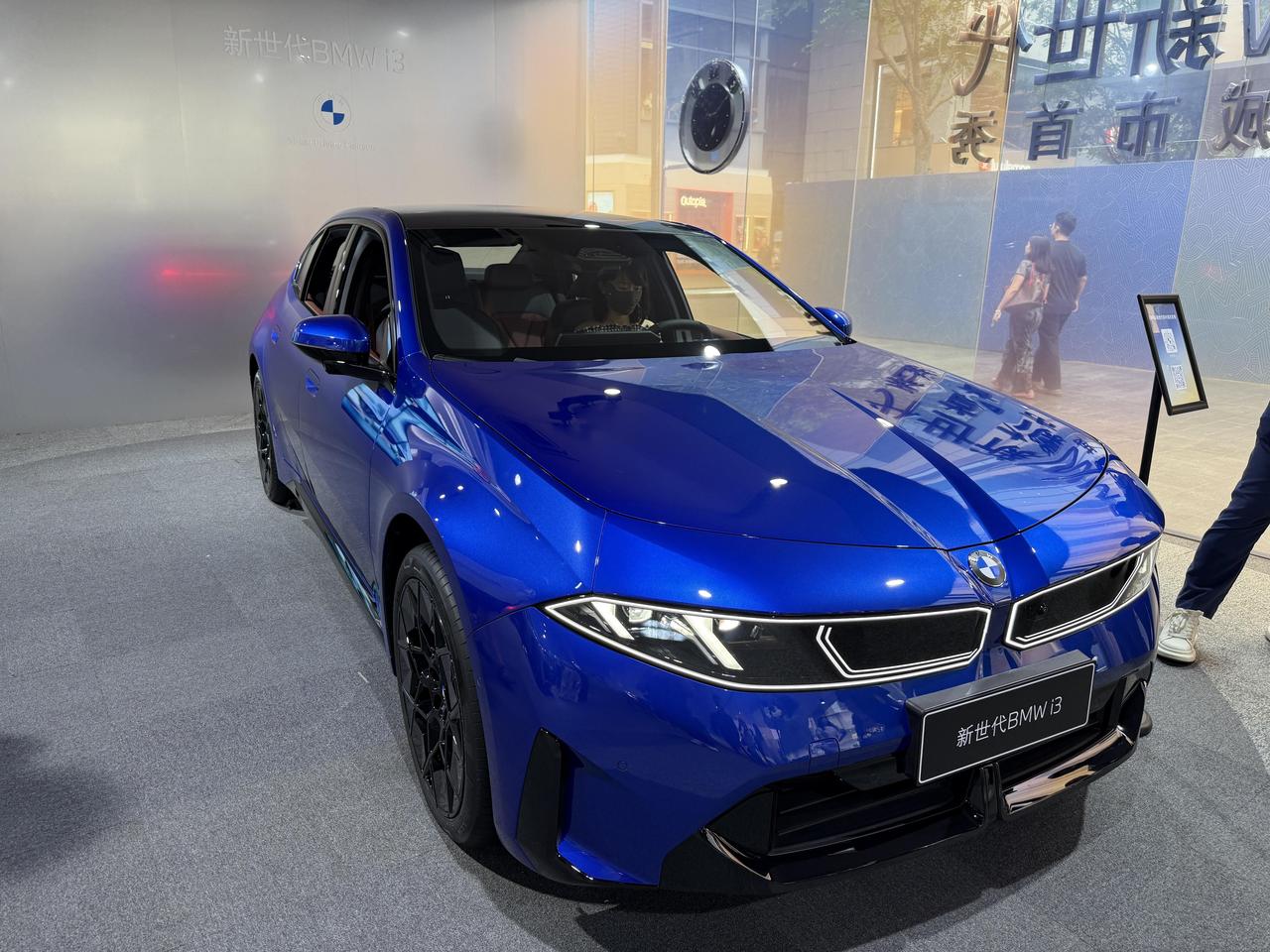 新世代BMW i3到店，宝马电动化新牌打得如何？
传统豪华转新能源，宝马在BBA