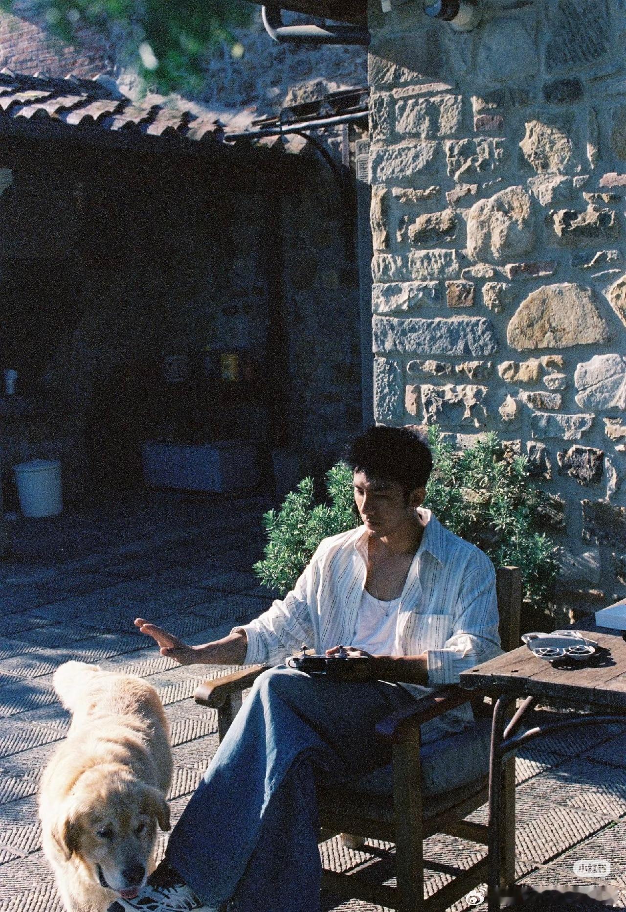 妈呀，肖顺尧这胶片好有感觉啊，到了一定年纪，有了一定阅历后这种岁月静好，全世界都