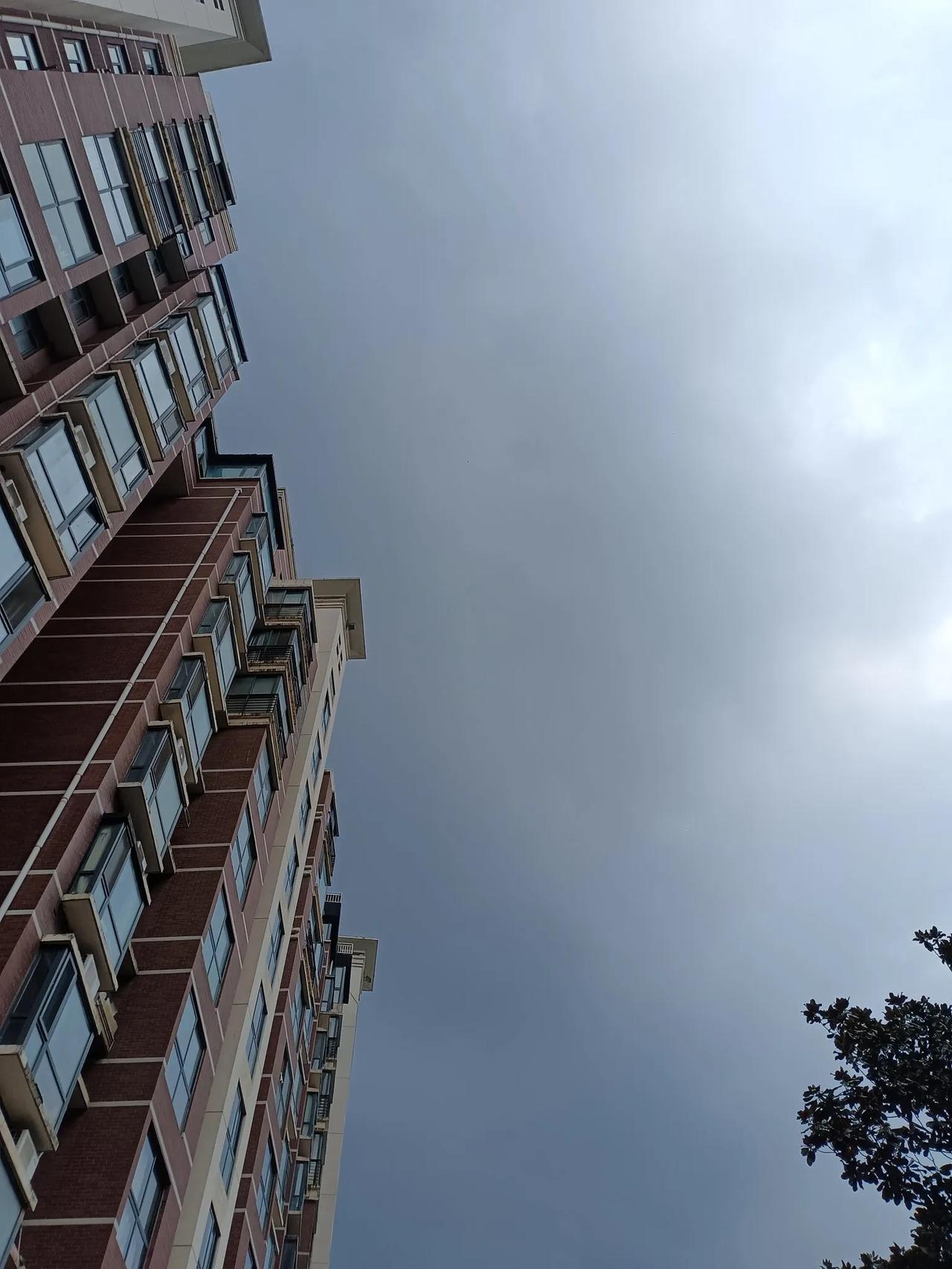 赶着银行牛的主力，能不能偷偷给个消息，什么时候回个头，把空仓的我接上车。
还是说