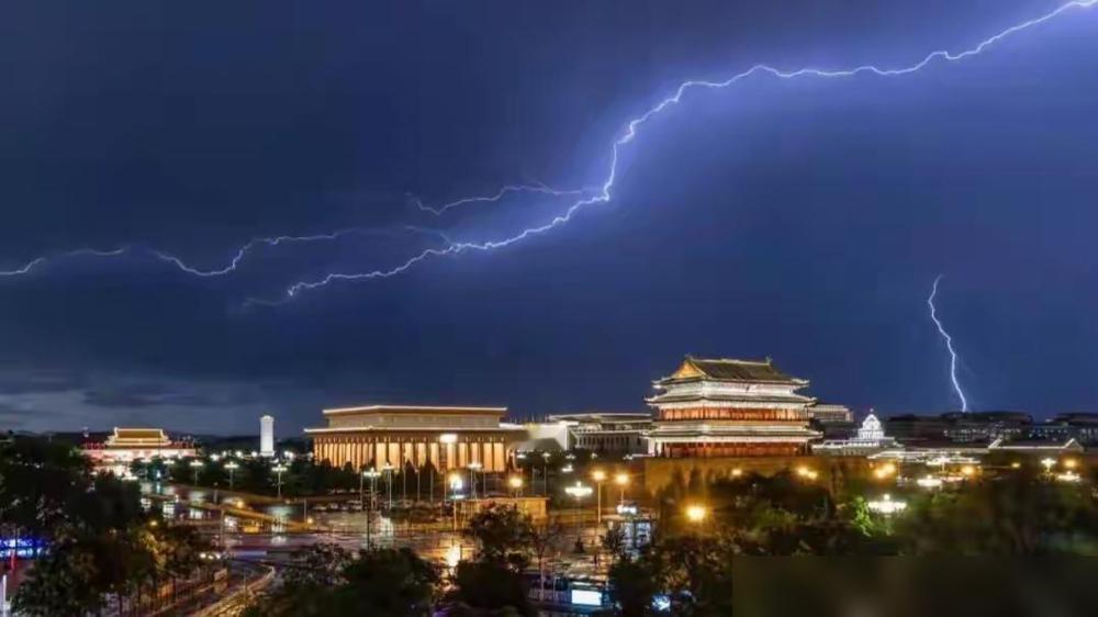 紧急科普！北京5区暴雨红色预警，大雨源头和台风直接相关

之前刷到好多人抬杠，说