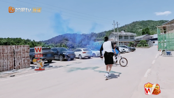 #王栎鑫 我都看见了你别骗我# 王栎鑫是行走的测谎仪吧[哈哈]拔掉了亮哥的腰旗，