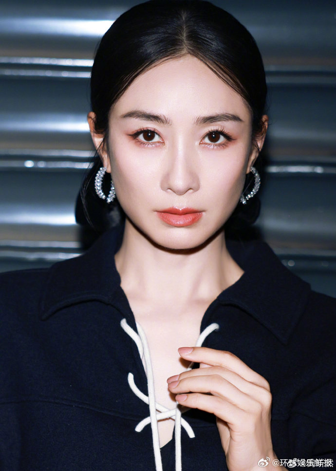 陶昕然唐艺昕坐在一起甄嬛传售后天花板，陶昕然唐艺昕梦幻同框安陵容祺贵人坐在一起乘