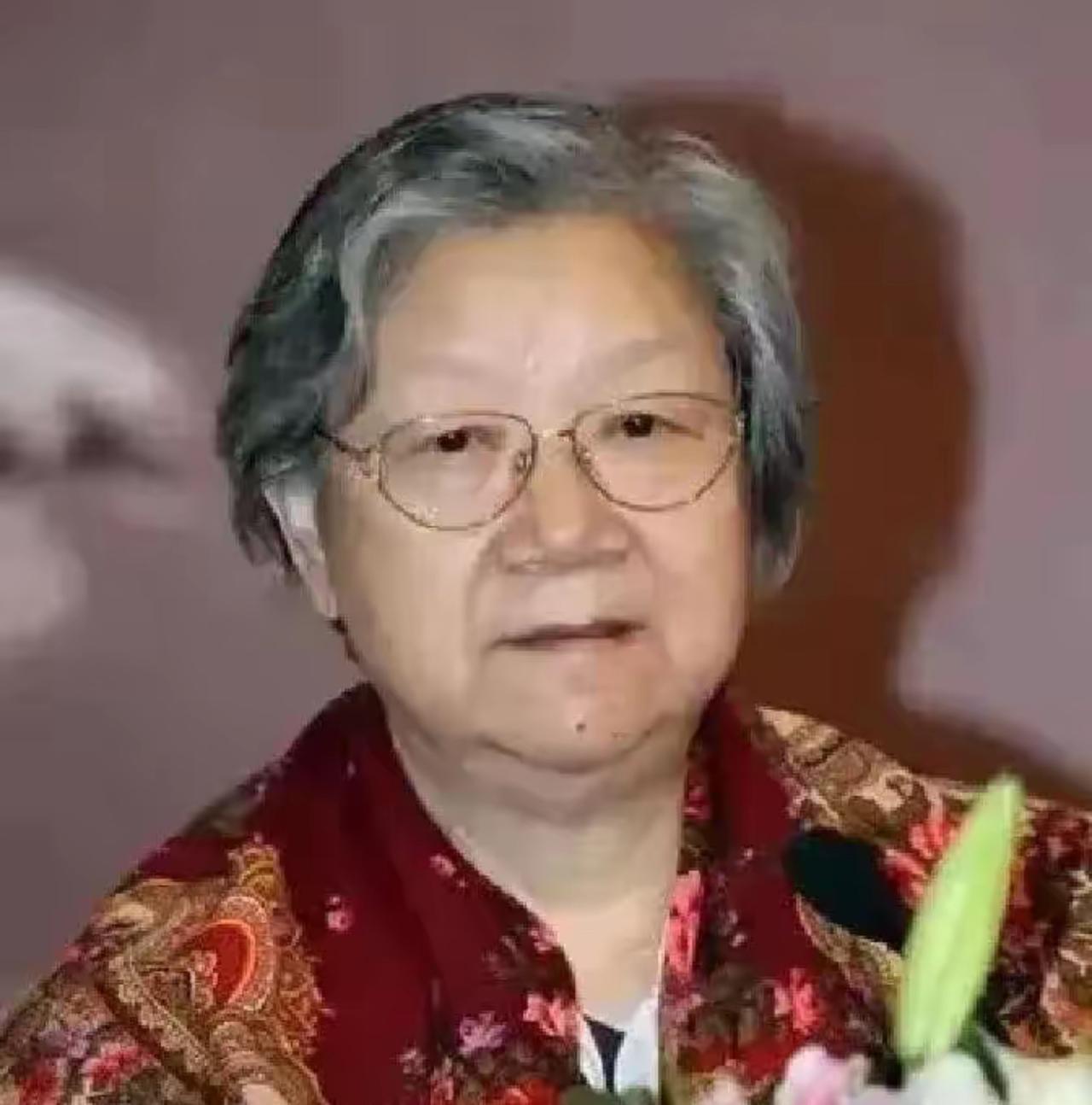 2022年1月7日凌晨，92岁的刘思齐在北京闭上了眼。谁也没想到，她临终前死死咬