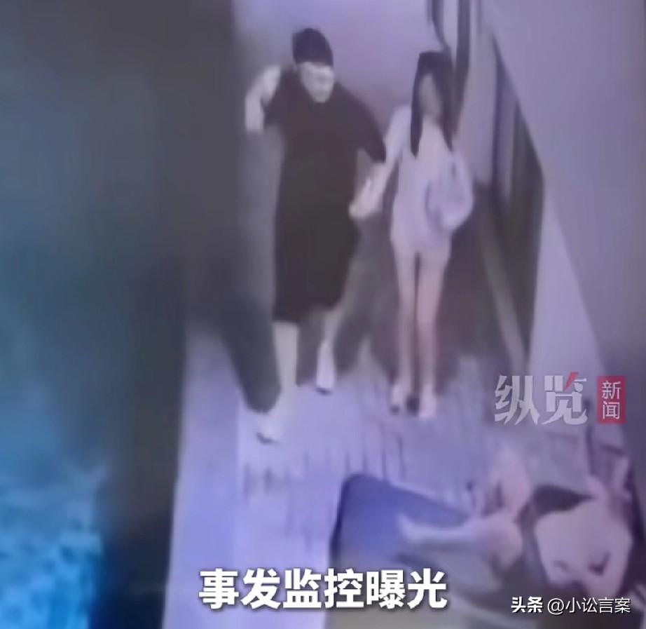 在泰国遇害的34岁女子，参加泳池派对时，与黑衣男手牵着手。当她意识到情况不对，向