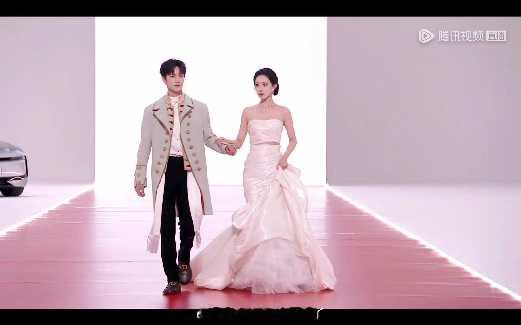 孟子义李昀锐合体亮相星光大赏红毯孟子义李昀锐亮相星光大赏红毯 孟子义 李昀锐合体