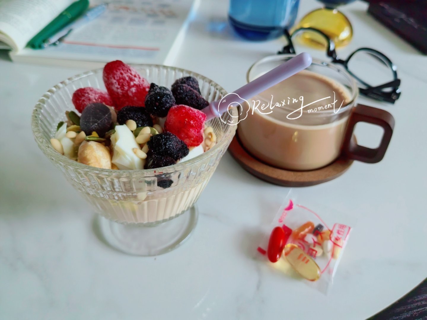生活手记 酸奶杯，鸡蛋/坚果/莓果都有了，味道完美。下次饿了就给自己来一杯，比啥