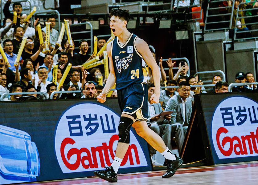 陈家政：崔哥，这常规赛都没几场了，打四川不是应该让你上去找找感觉吗？？？
崔永熙