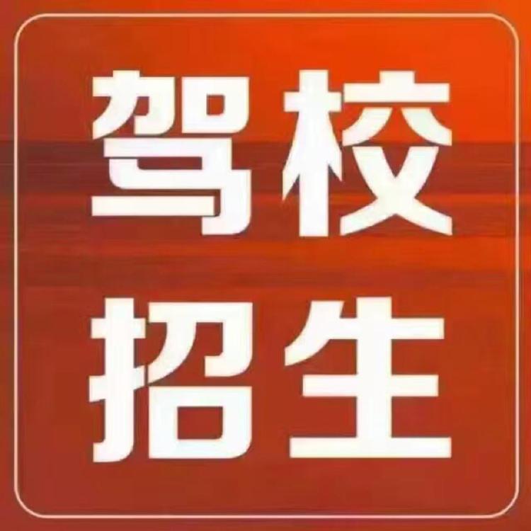 今年暑假驾校冷清的景象超出很多人的预料。往年高考结束扎堆报名学车的场面彻底消失，
