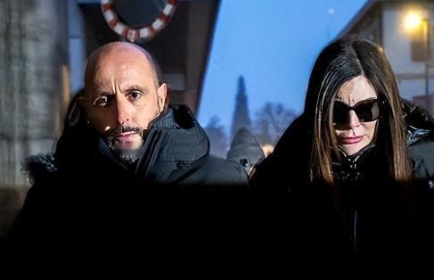 【瑞士酒吧新年火灾致40死，老板撬锁发现门后遇难者遗体】瑞士滑雪胜地克兰斯-蒙塔