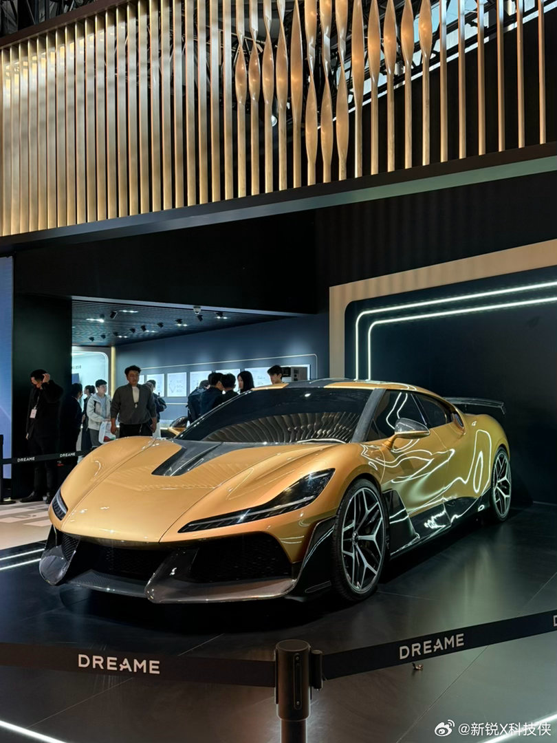 本来以为追觅整个展馆7378平米在里面能挺宽敞，是我想多了，差点没挤进来，还好能