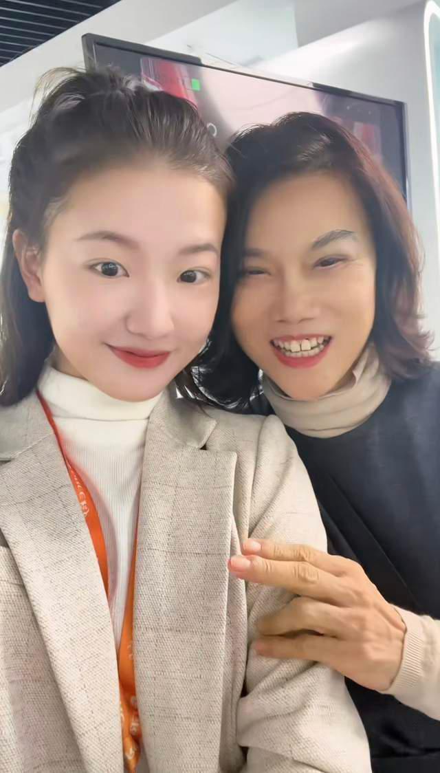 5月23日晚7点到9点，孟羽童将与前老板董明珠将在格力明珠精选抖音直播间开启直播
