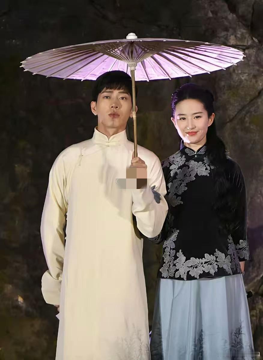 刘亦菲井柏然主演《一曲三笙》积压近8年。演员风波拖累整部剧，数亿投资的大作困在仓