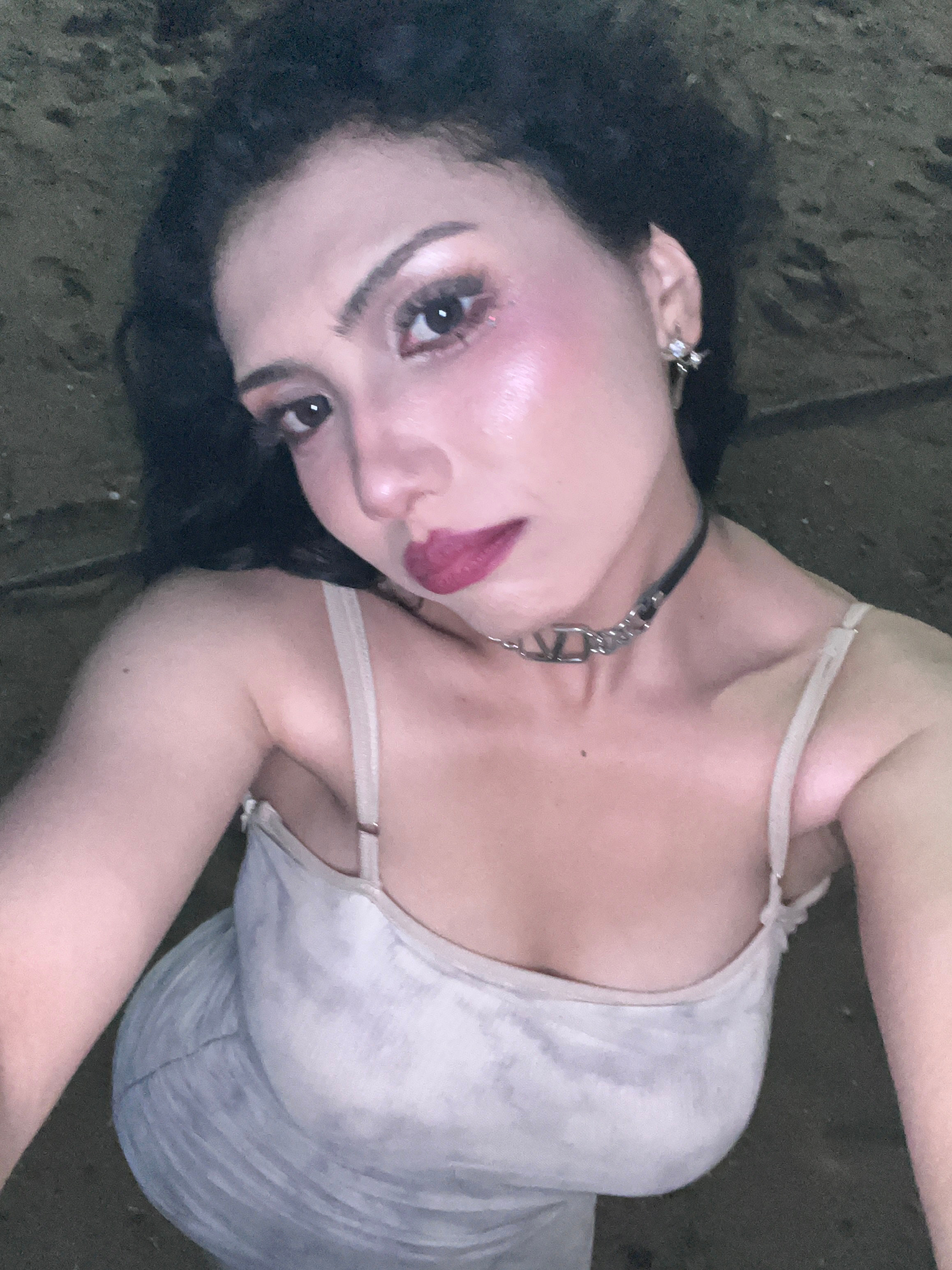 来广州第一天就很倒[泪]发个照片假装自己很开心叭～  ​​​