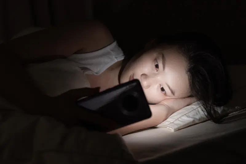 熬夜伤身，那啥时间段算熬夜呢？其实没个准数。一般来说，晚上11点以后入睡就算熬夜