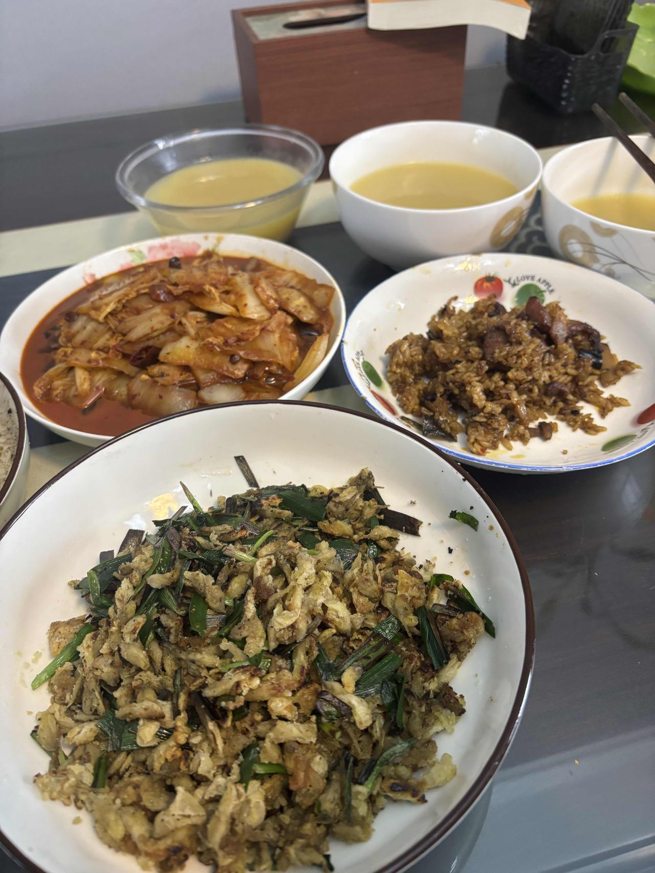 五一本来就是劳动的节日，还没有放假的时候就安排好了假期的工作，在地里干农活三天，