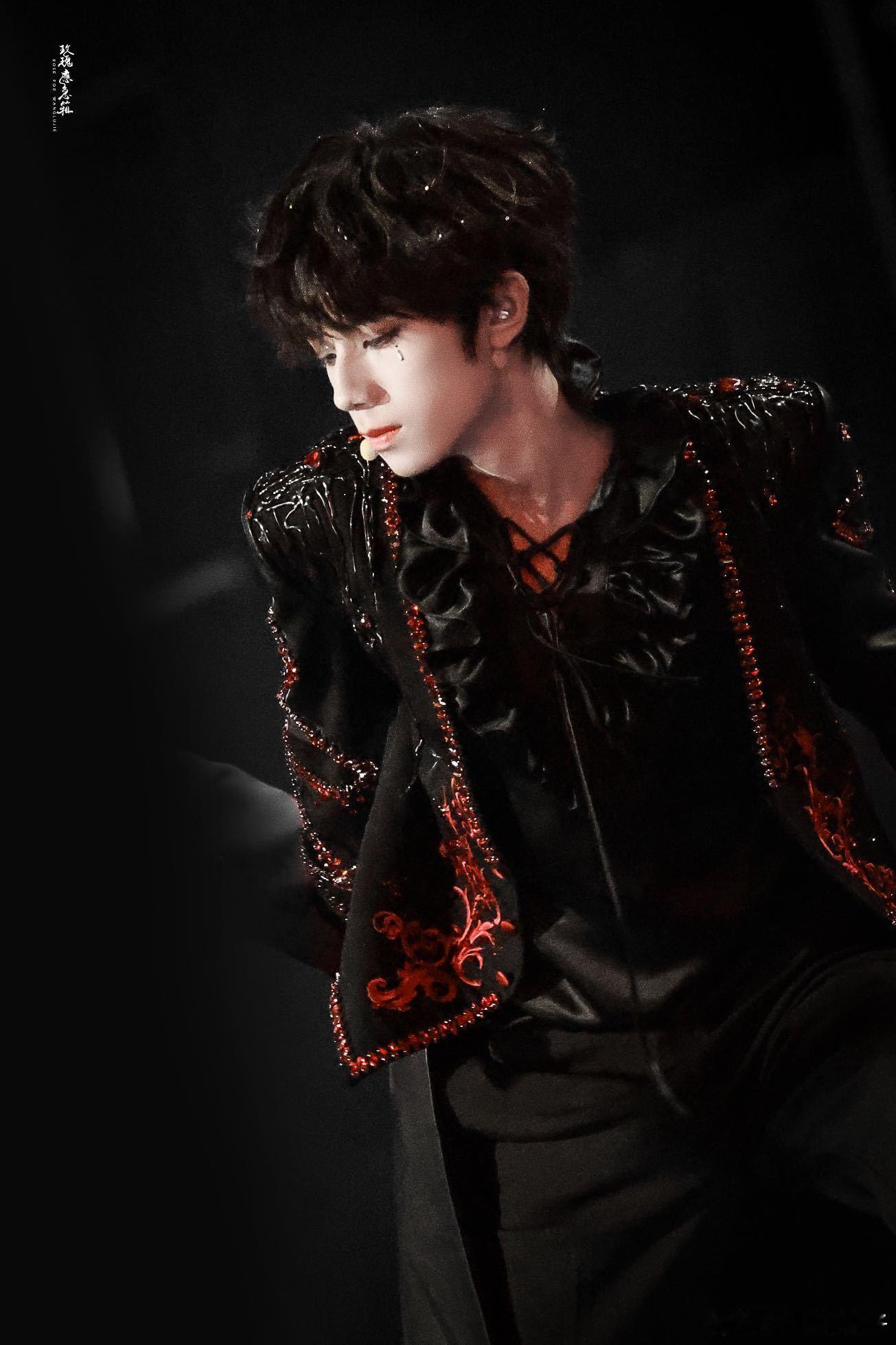 王橹杰MVP结算画面好歌配好舞台真的会加倍出彩，王橹杰选的这首歌和整体舞台风格适