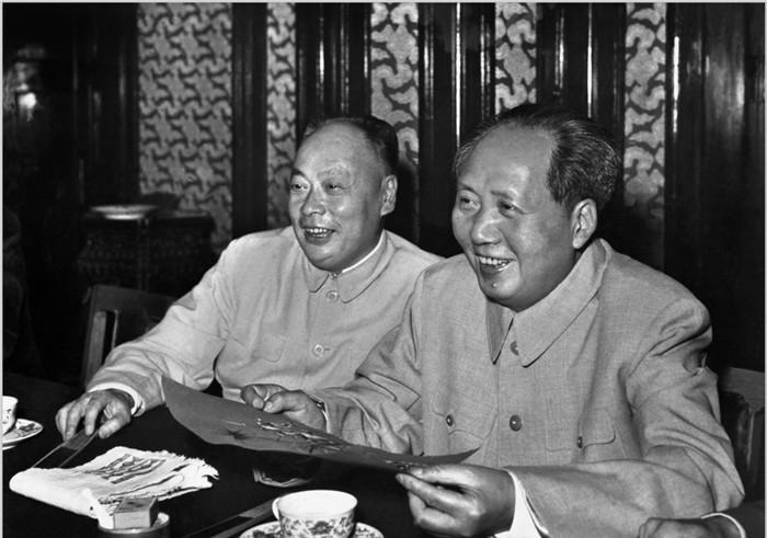陈毅热爱诗歌风趣随和却威严难犯，华野九大司令为什么对这位“老好人”如此敬畏？
1