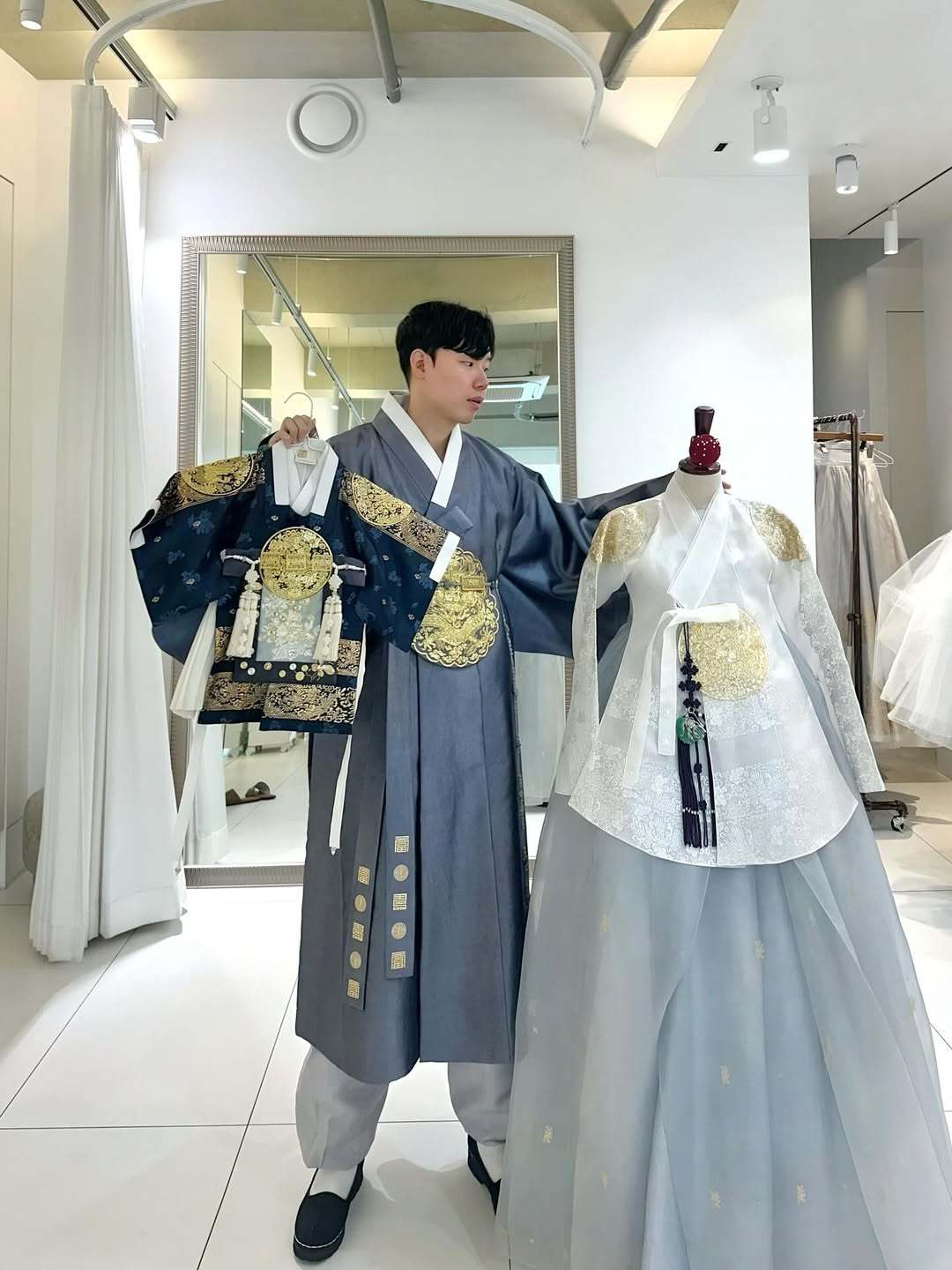 徐承宰一家体验民族服饰[照相机] ​​​