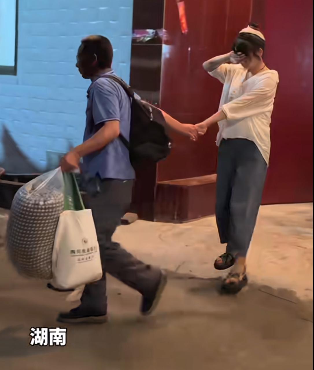 男子以为自己和远嫁到湖南的妻子吵架了，她也没地方去，没想到当天晚上妻子的爸爸就开