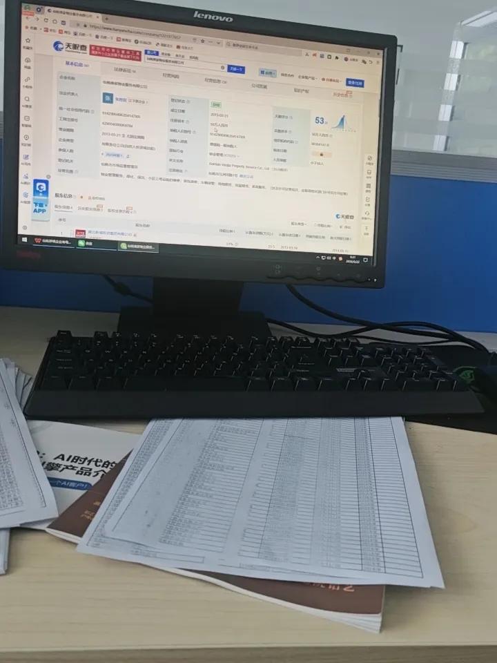电脑会死机,系统会重启么?这么专业的问题不太懂，但是电脑死机肯定要重启，系统估计