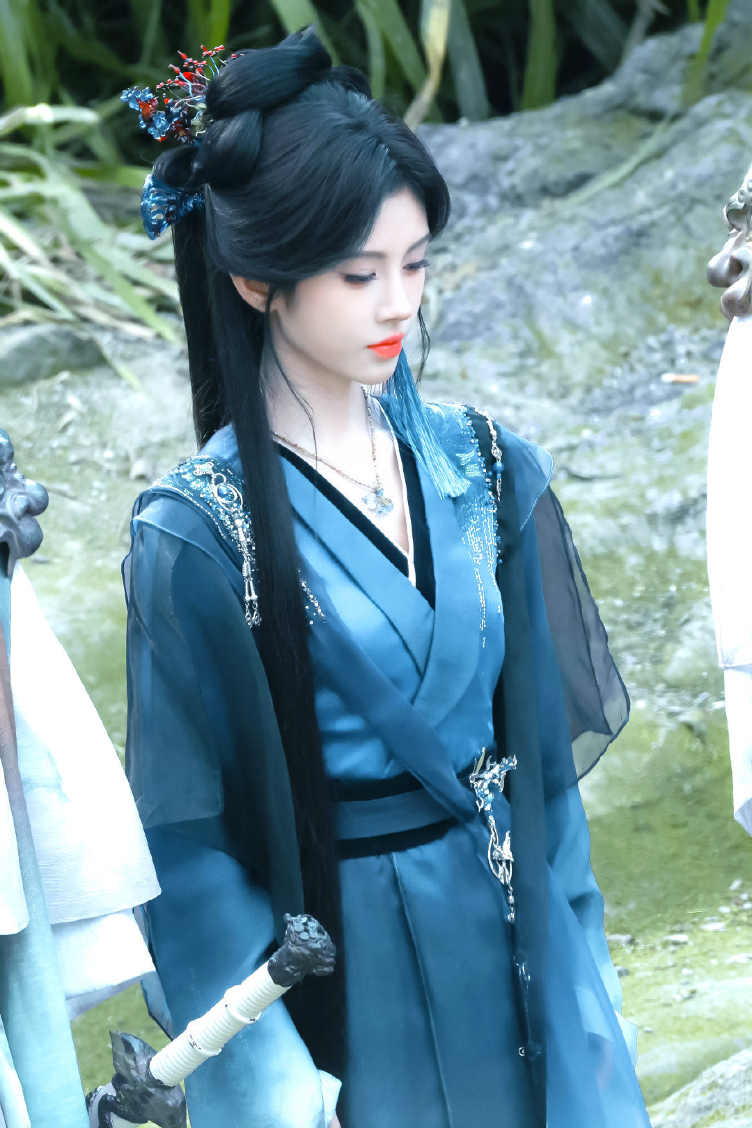 jjy鞠婧祎千香 jjy鞠婧祎姜黎非 “玫瑰之所以是玫瑰，是风与光的眷顾，更是视