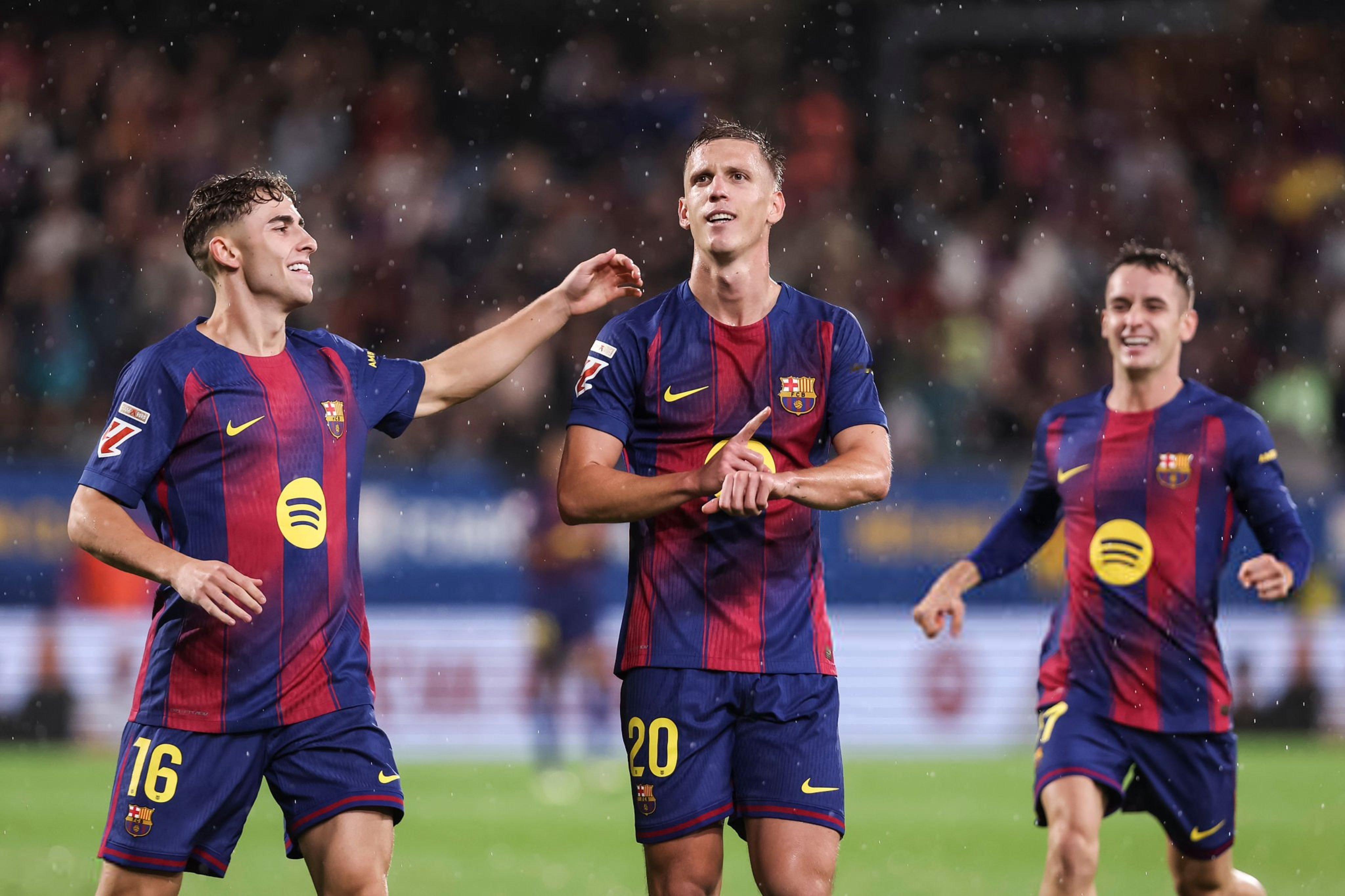 世体：目前巴萨队中九名球员正等待着在诺坎普球场的首次亮相： 费尔明 卡萨多 奥尔