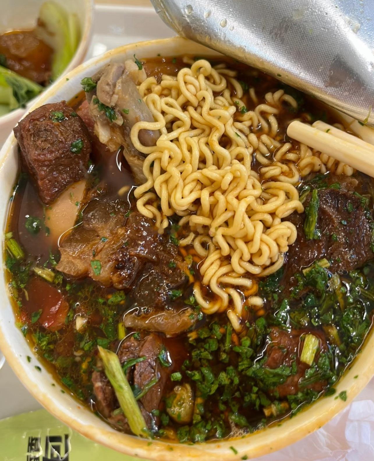 字节多地开始禁止打包餐食回家针对是那些爱占小便宜的人，很多人把公有资产当私有的，