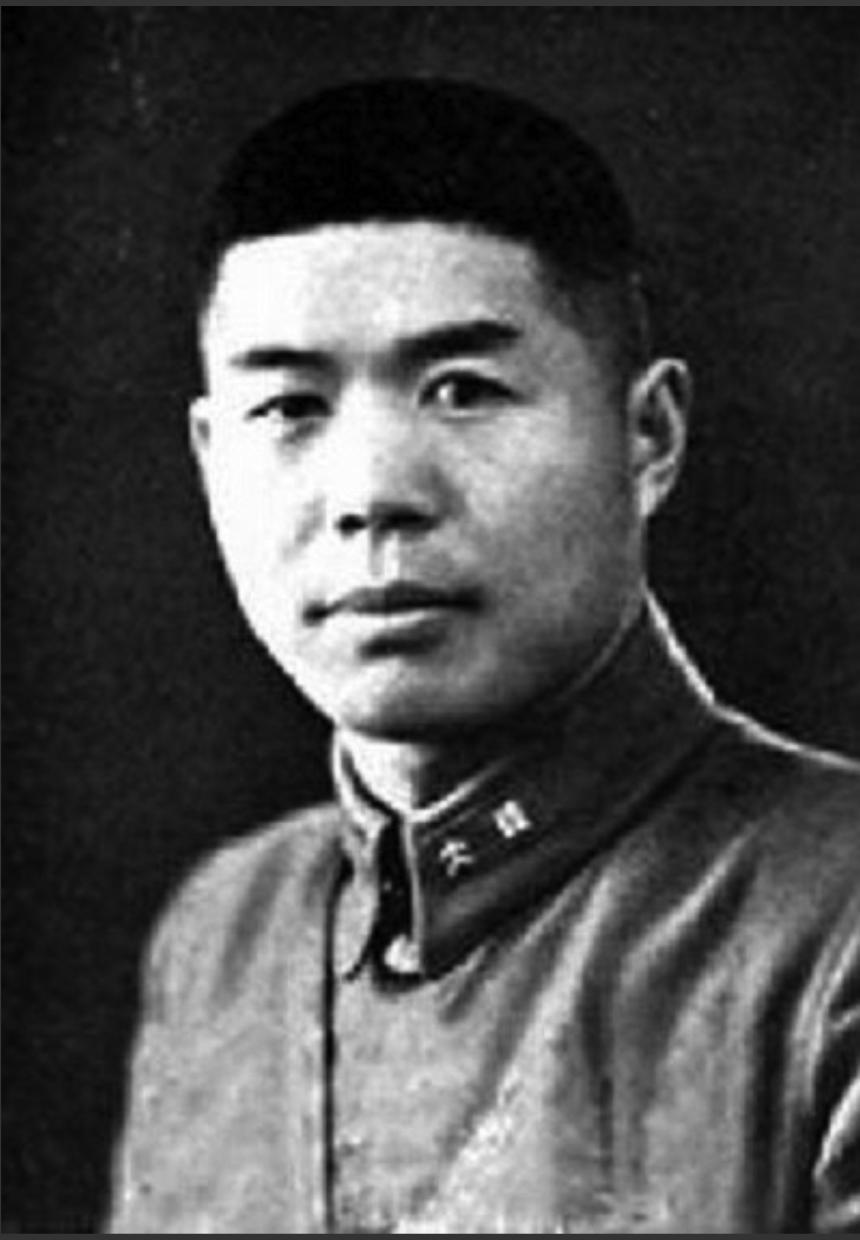他表面是国民党中将，实则是解放西南第一功臣，官至副部级。刘伯承亲评：