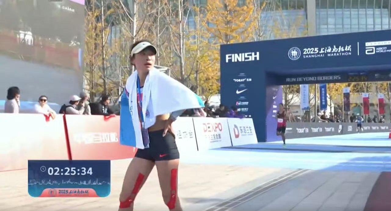 张德顺上马国内女子组冠军 2025上海马拉松，张德顺从赛事升级中汲取动力，2:2