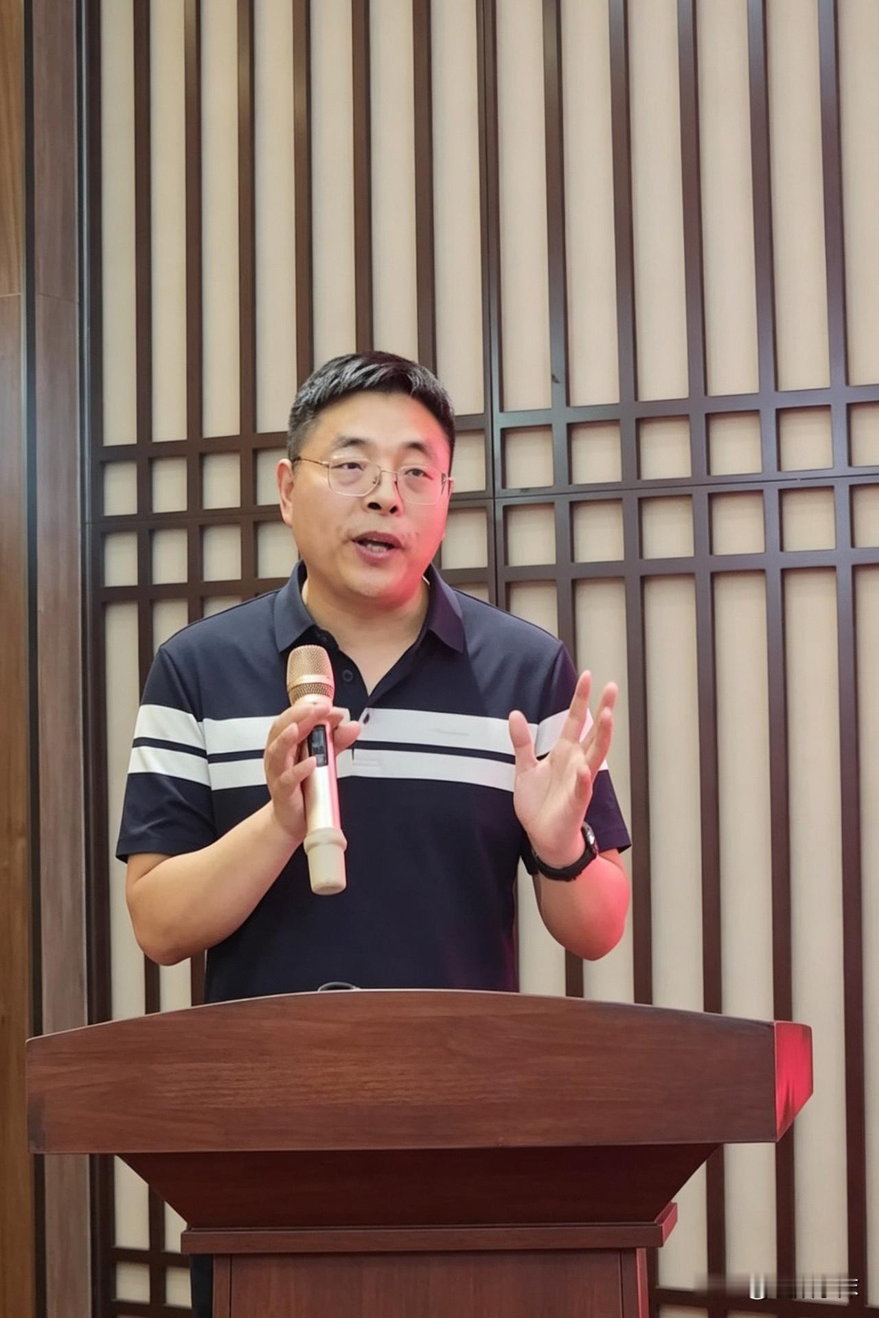 今天我在襄阳名流汇十周年盛典的现场
真的被深深打动

文/襄阳小沫

从2015