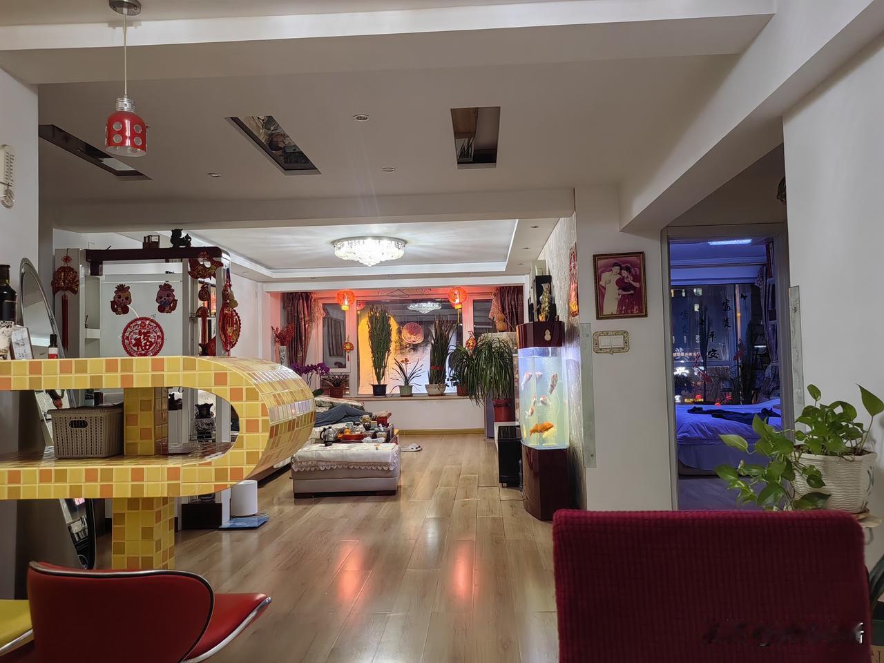 今天儿子一个人回来过年，儿媳妇没来，我心里挺不是滋味儿的。

我儿子一年就回一次